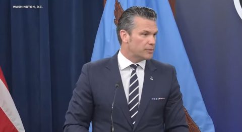 Брокерот на Хегсет се обидел да купи акции од одбранбени компании пред нападот врз Иран