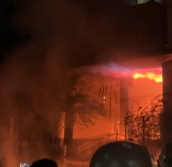 Бангладеш зафатен од бран немири поради смртта на студентски лидер