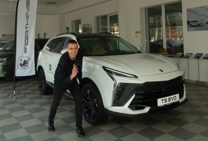 Најбрзиот Македонец доби шампионски автомобил од Dongfeng – Дарио и T5 EVO заедно тргнуваат кон ОИ во Лос Анџелес