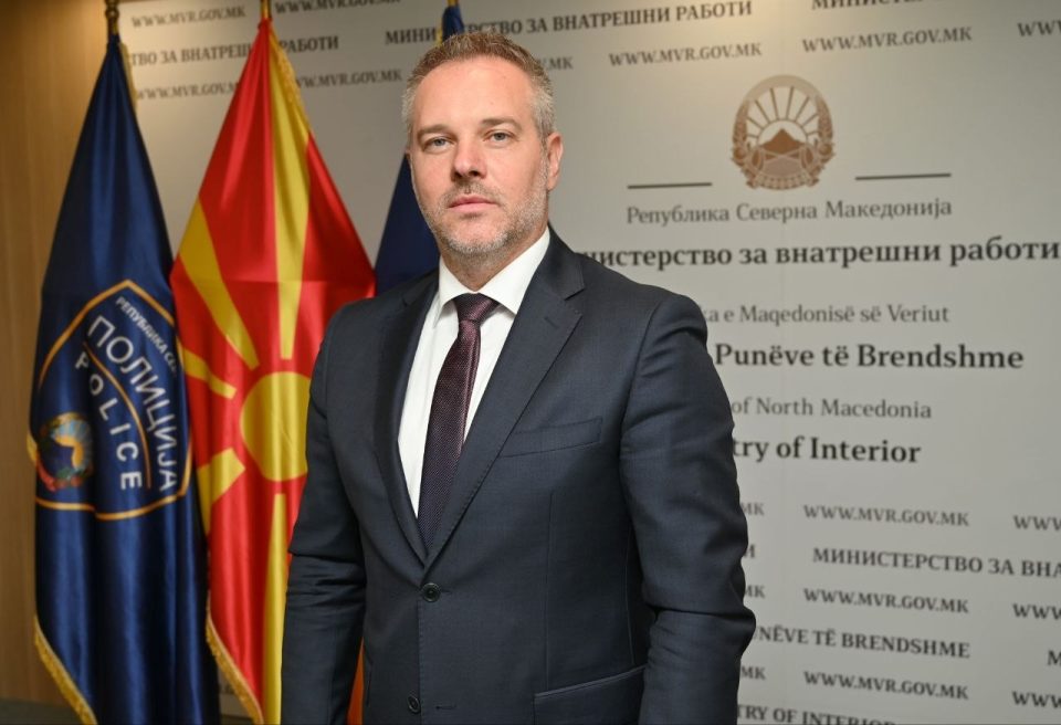 МВР со предупредување до граѓаните, злоупотребено името на директорот на БЈБ