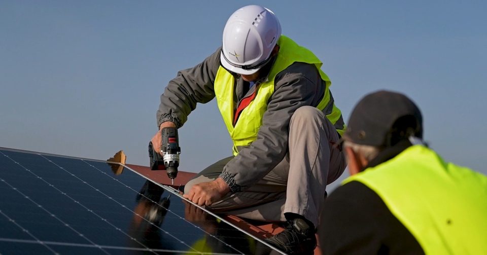 Фотоволтаици за уште три училишта