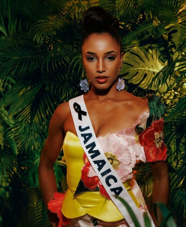 Манекенката која падна од сцената на изборот за Мис Универзум е во критична состојба