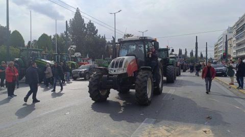 Врховен суд на Грција: Обвинителите да интервенираат доколку земјоделските блокади ја нарушуваат безбедноста во сообраќајот