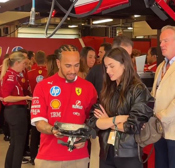 ВИДЕО: Том Круз е минато – Флертот на познатата убавица и Хамилтон ги запали социјалните мрежи