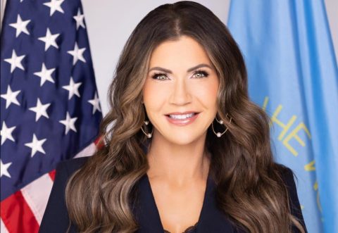 Кристи Ноем: Федералните агенти во Минеаполис ќе носат камери на телото