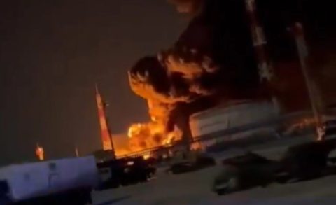 Остатоци од украински дрон предизвикаа пожар во руска рафинерија во Славјанск