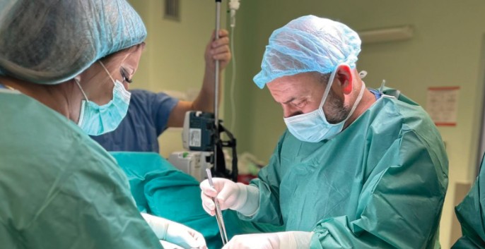 Во Македонија: За првпат во светот изведена операција од сложен карактер кај 10 месечно бебе