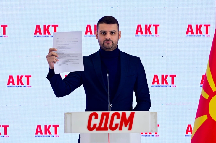 Филипче шетка/летка по светот, децата во СДС читаат писма на „свиркачи“ измислени по теркот на Заев