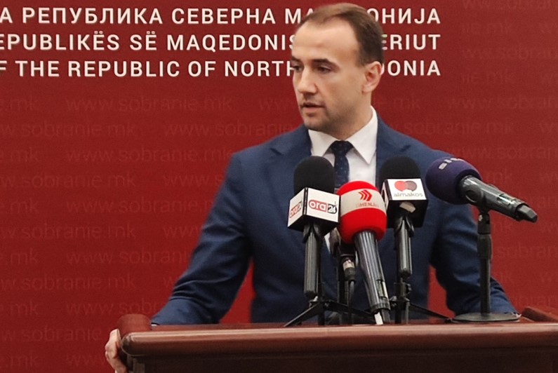 Лицемерието на СДСМ излезе на виделина: Избегаа од дискусија за Резолуцијата за наводни мигранти, обвини Стојаноски