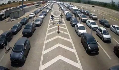 Гужви на граничните премини, се чека од 30 до 40 минути – магла на Попова Шапка и Пресека