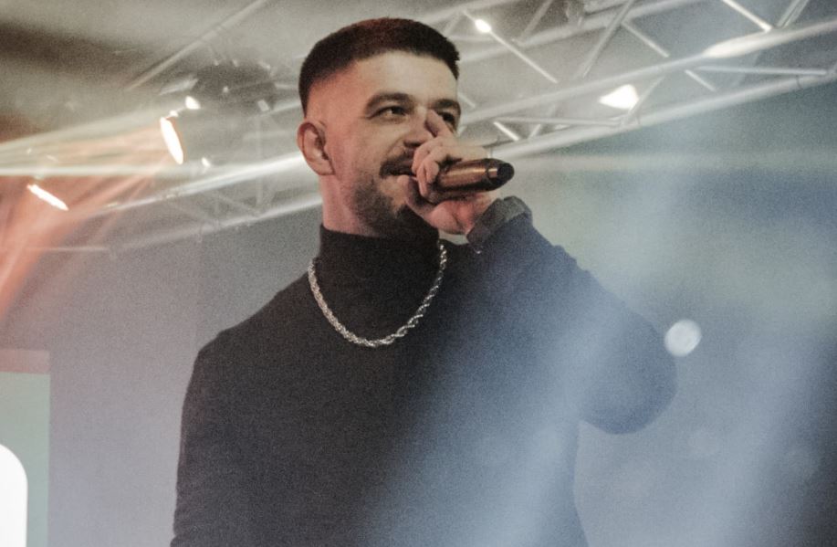 Таско премиерно ја претстави „Рани од злато“ – моќна приказна во нов сингл и спот