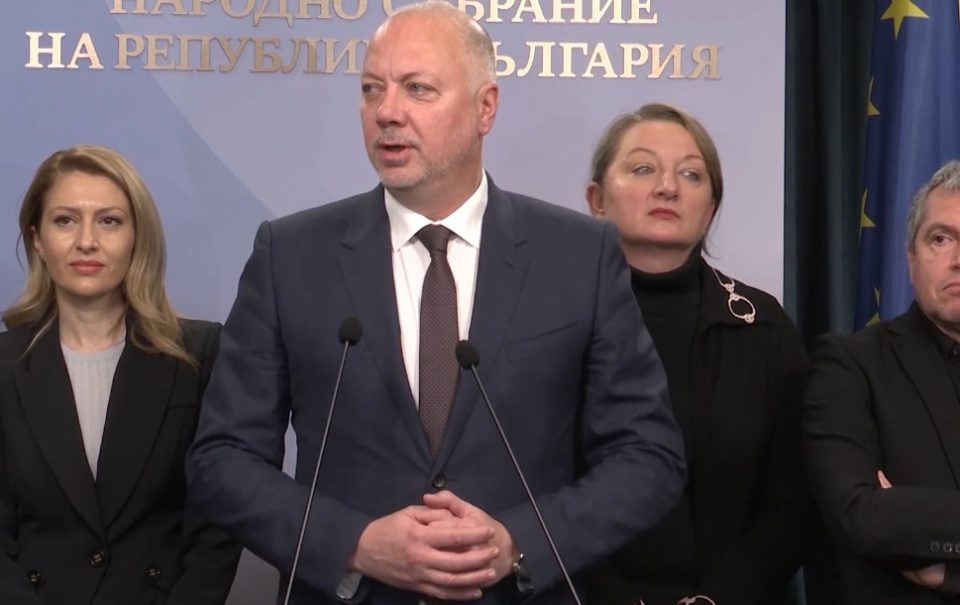 Падна владата во Бугарија: Контроверзниот буџет го урна Жељазков