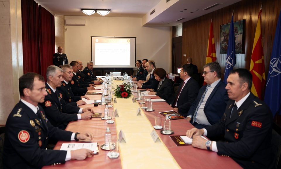 Реферирање за борбената готовност на Армијата пред претседателката и врховен командант на Вооружените сили