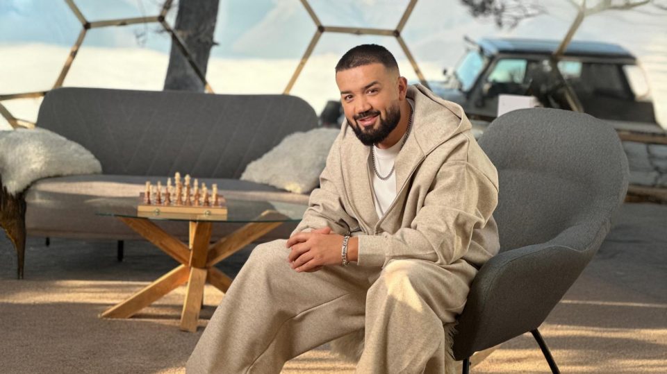 Елвир Мекиќ ѝ подари нов музички „Дијамант“ на својата публика