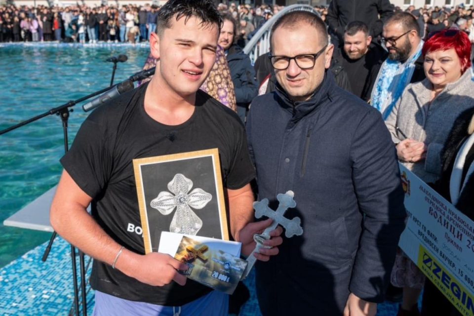 Во Прилеп најсреќен беше Јордан Ангелески кој го фати крстот на централниот настан