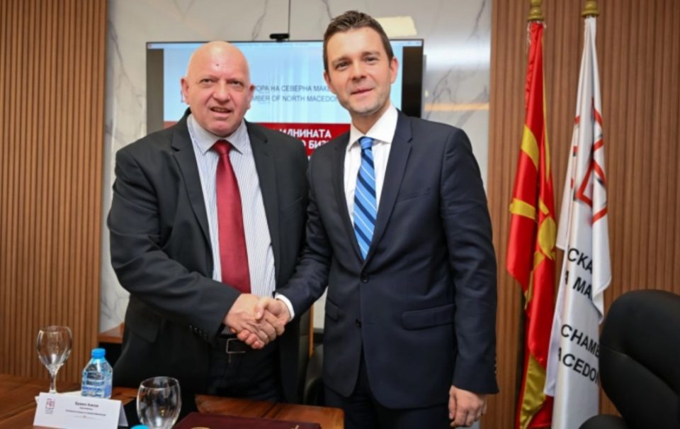 Муцунски ги продолжува посетите со бизнис-секторот, денеска средба со Стопанската комора