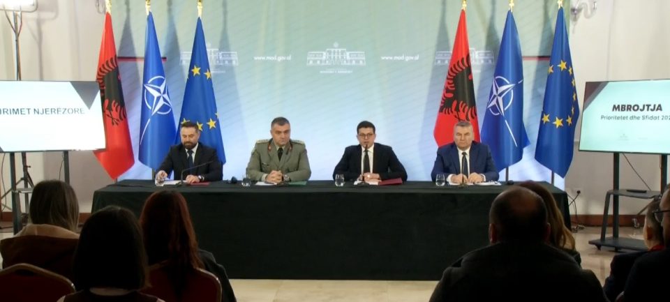 Албанија годинава почнува со производство на воена опрема и муниција