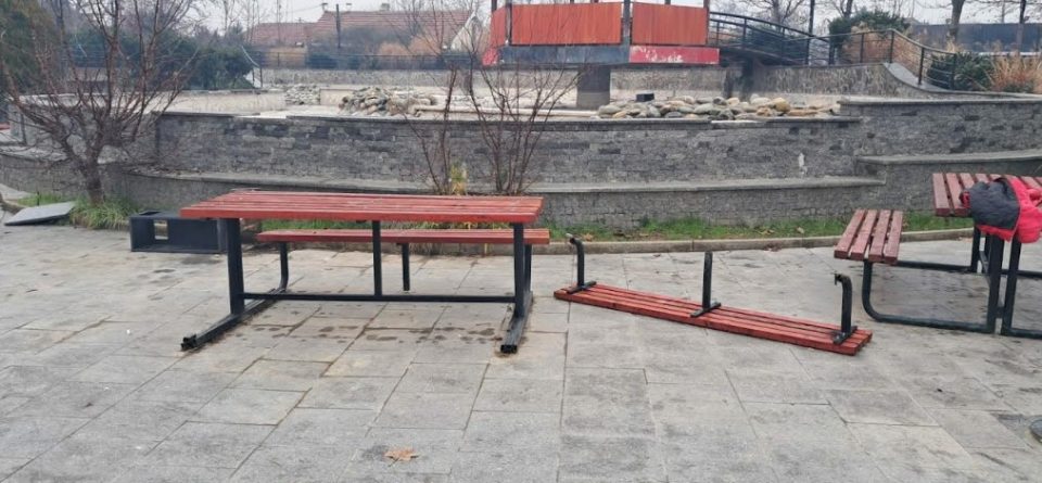 Брутално уништен паркот „Бановина“: Најстрога осуда за вандалскиот чин (ФОТО)