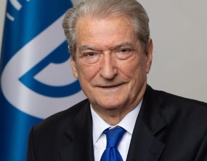 Бериша пред утрешниот масовен протест: Му велам на Рама, ако си маж, остани во канцеларија