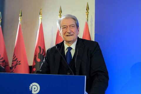 Бериша: Рама се движи кон државен удар и го блокира правосудниот систем, 2026 ќе биде година на падот на диктатурите