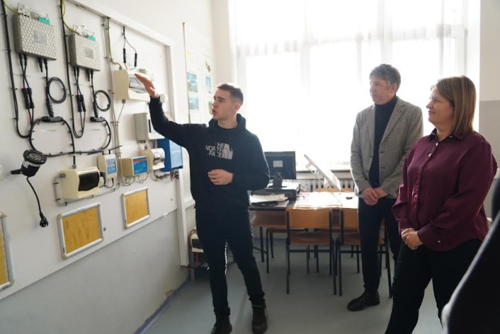 Божиновска меѓу учениците во „Михајло Пупин“: Енергетиката има иднина само со стручно подготвени млади кадри