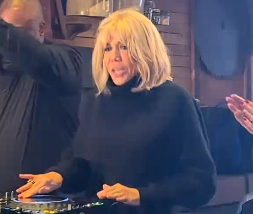 (ВИДЕО) Брижит Макрон ја презеде улогата на ди-џеј на добротворна забава