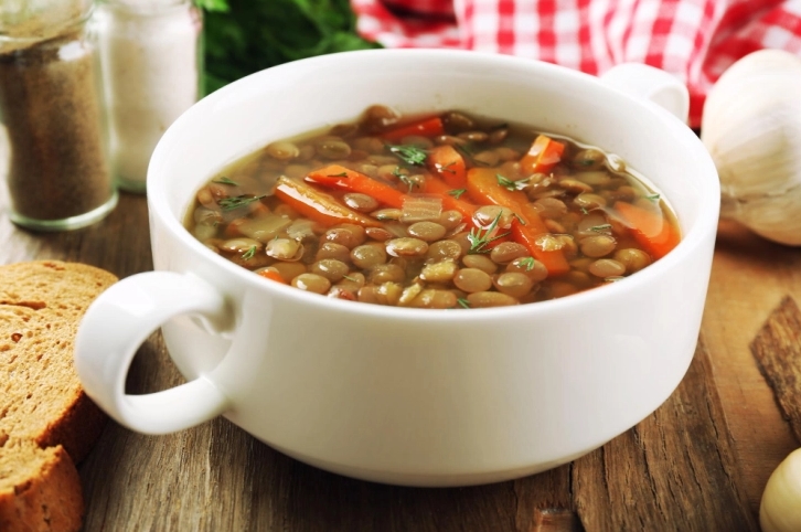 Чорба од леќа и зеленчук