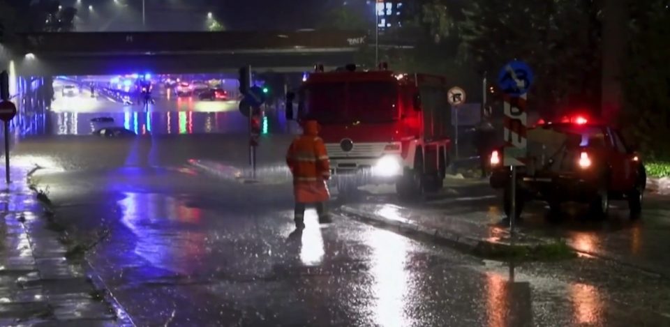 ВИДЕО: Први снимки од невремето во Грција, има жртви