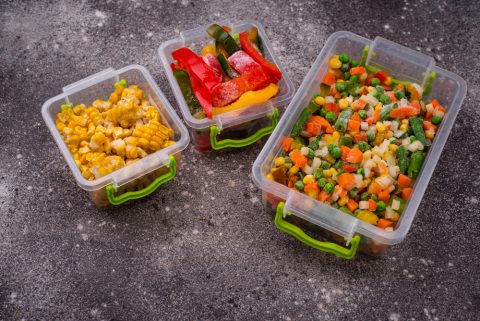 Која храна не се препорачува да се чува во пластични садови