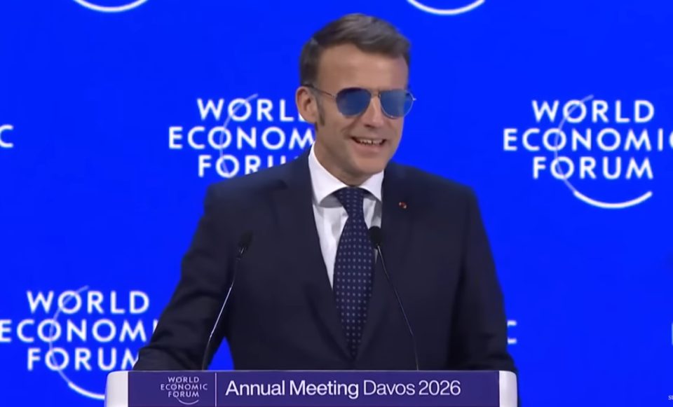 Поради очилата на Емануел Макрон падна серверот на веб-страницата на францускиот луксузен бренд