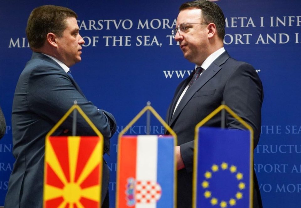 Николоски побара силна поддршка од Хрватска во решавање на проблемот со транспортерите