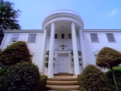 ВИДЕО: Куќата на „Принцот од Бел-Ер“ оди на продажба