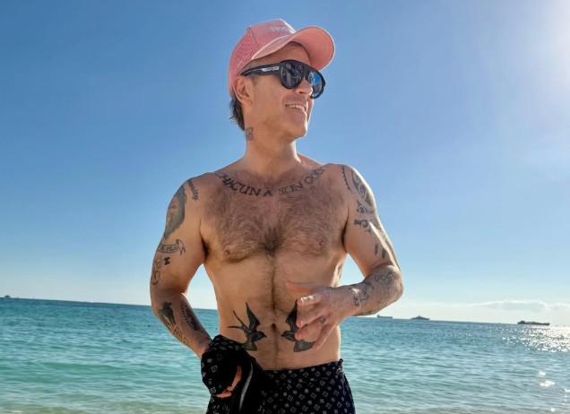 „Пиев по литар вотка дневно, само за да се опијанам до заборав“: Роби Вилијамс отворено за своите пороци и борбата со депресијата