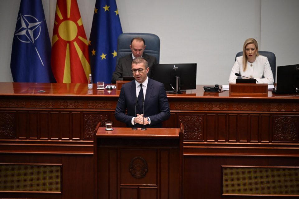 Мицкоски: Понудивме зголемување на платите на административните службеници за околу 40 проценти, ССМ го одбија покачувањето