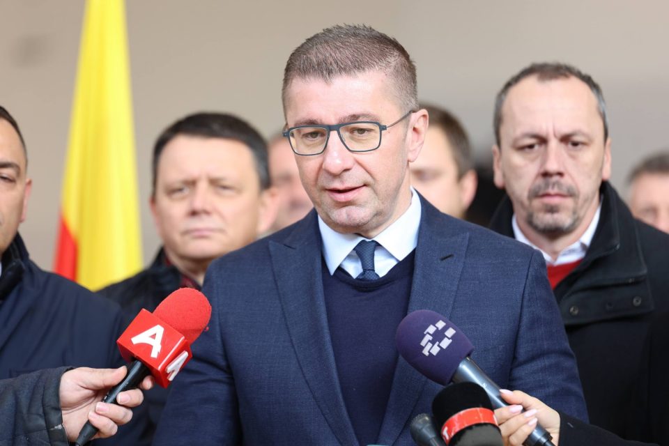 Мицкоски: Над 160 проекти предвидени во образованата инфраструктура