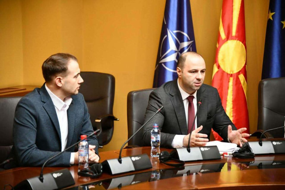 Ќе се набавува опрема за АРМ од САД