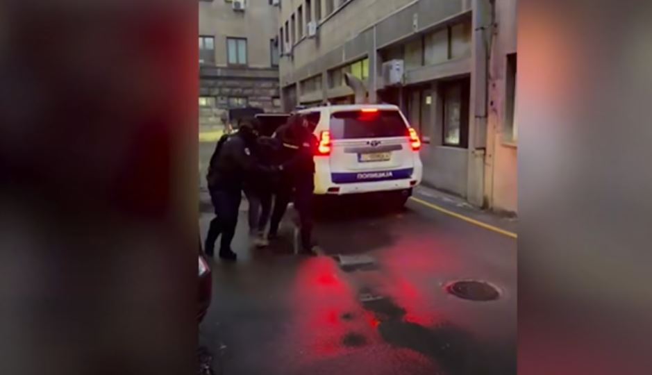 ВИДЕО од АПСЕЊЕТО на пироманот кој го запали БРАБУСОТ на БАКА ПРАСЕ