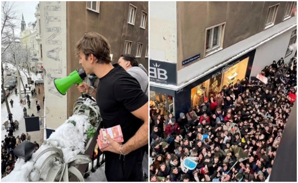 ВИДЕО: Инфлуенсер фрли 10.000 евра од балкон на улица во Виена, стотици луѓе се туркаа да фатат некоја пара
