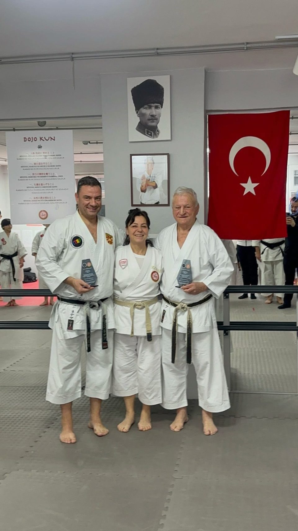 Дејан Недев и Венцислав Недев одликувани за развојот на традиционалното карате во Турција