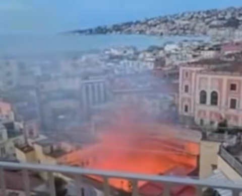 (ВИДЕО) Пожар го зафати театарот Санацаро во Наполи, неколку лица се повредени