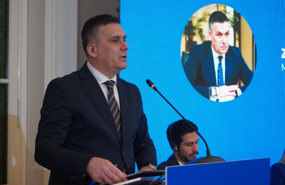 Хоџа: Коридор 8 – столб на регионалниот развој и европската интеграција