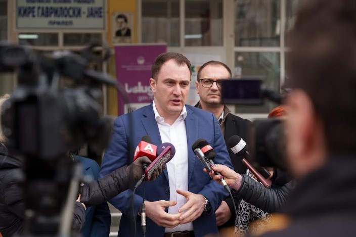 Андоновски: Државата не планира ограничувања на социјалните мрежи за младите, но може да отвори јавна расправа