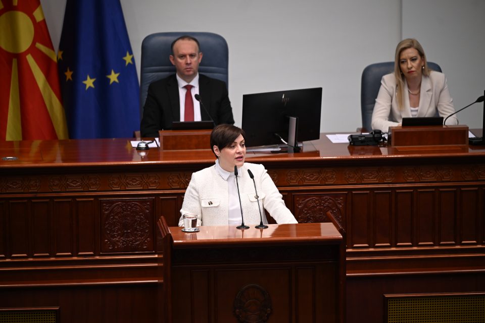 Димитриеска-Кочоска: Буџетот е стабилен и во добра кондиција, обврските се сервисираат навремено и одговорно