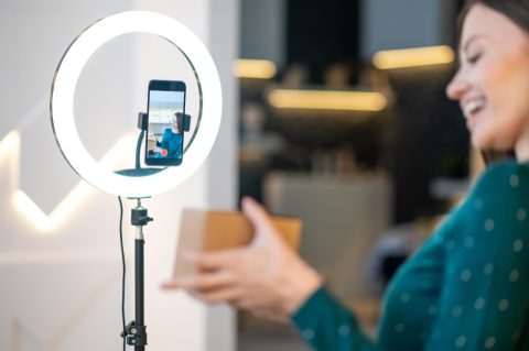 Инфлуенсерите се сретна со Андоновски и АВМУ, падна првиот договор