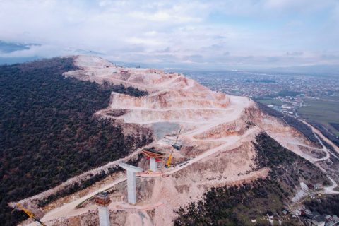 Автопатите на коридорите се градат со предвидена динамика, нема дополнителни трошоците за изградбата, изјави Николоски