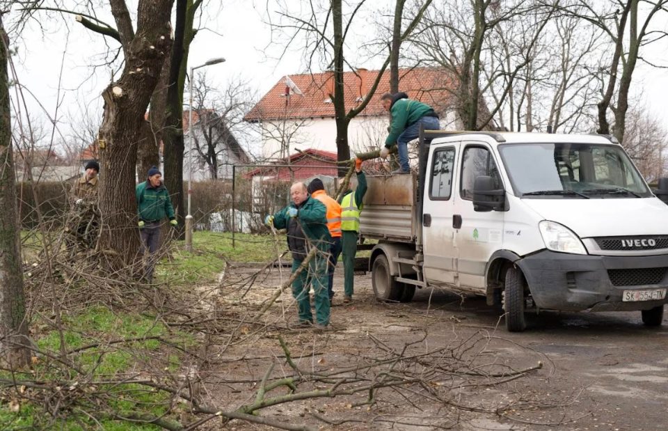Генералка во Кисела Вода: Започна заедничката еко-акција со ЈП „Паркови и зеленило“