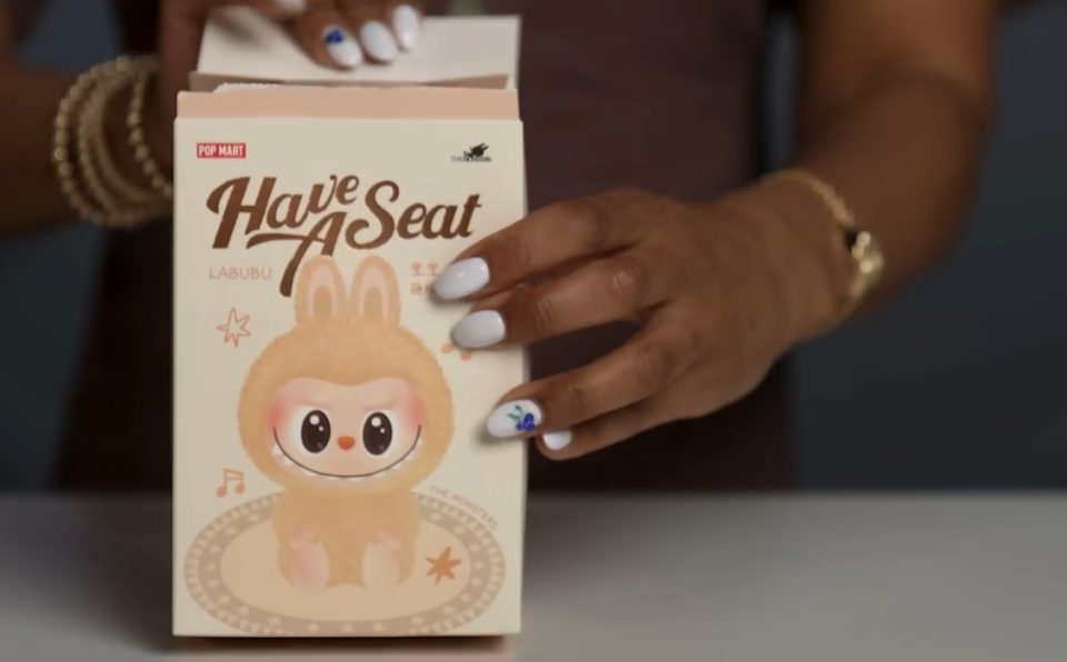 Секоја секунда се продаваат три кукли „Лабубу“