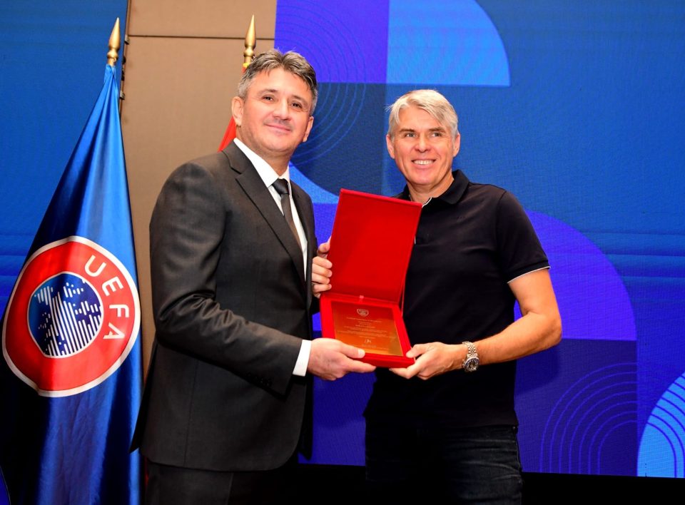 Шефот на судиите на УЕФА Роберто Росети гостин на доделувањето на ФИФА амблеми во Скопје