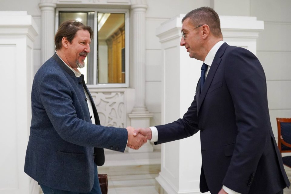 Средба Мицкоски-Вајц: Акцент ставен на потребата од продолжување на реформите во насока на европските стандарди