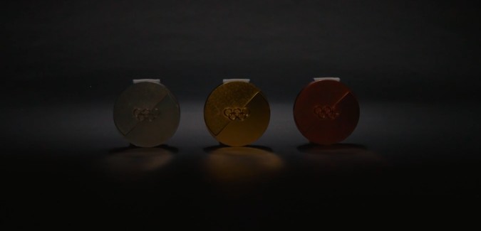 ВИДЕО: Медалите на ЗОИ 2026 најскапи во историјата, еве како се изработени